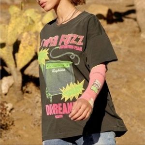 Daydreamer Super Fuzz Neon Crewneck Graphic Merch Tee, Size L.